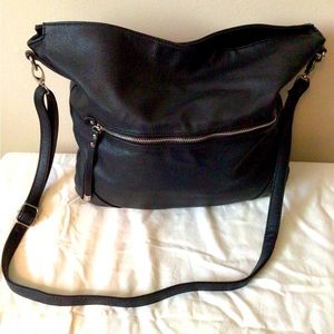 JustFab black purse.